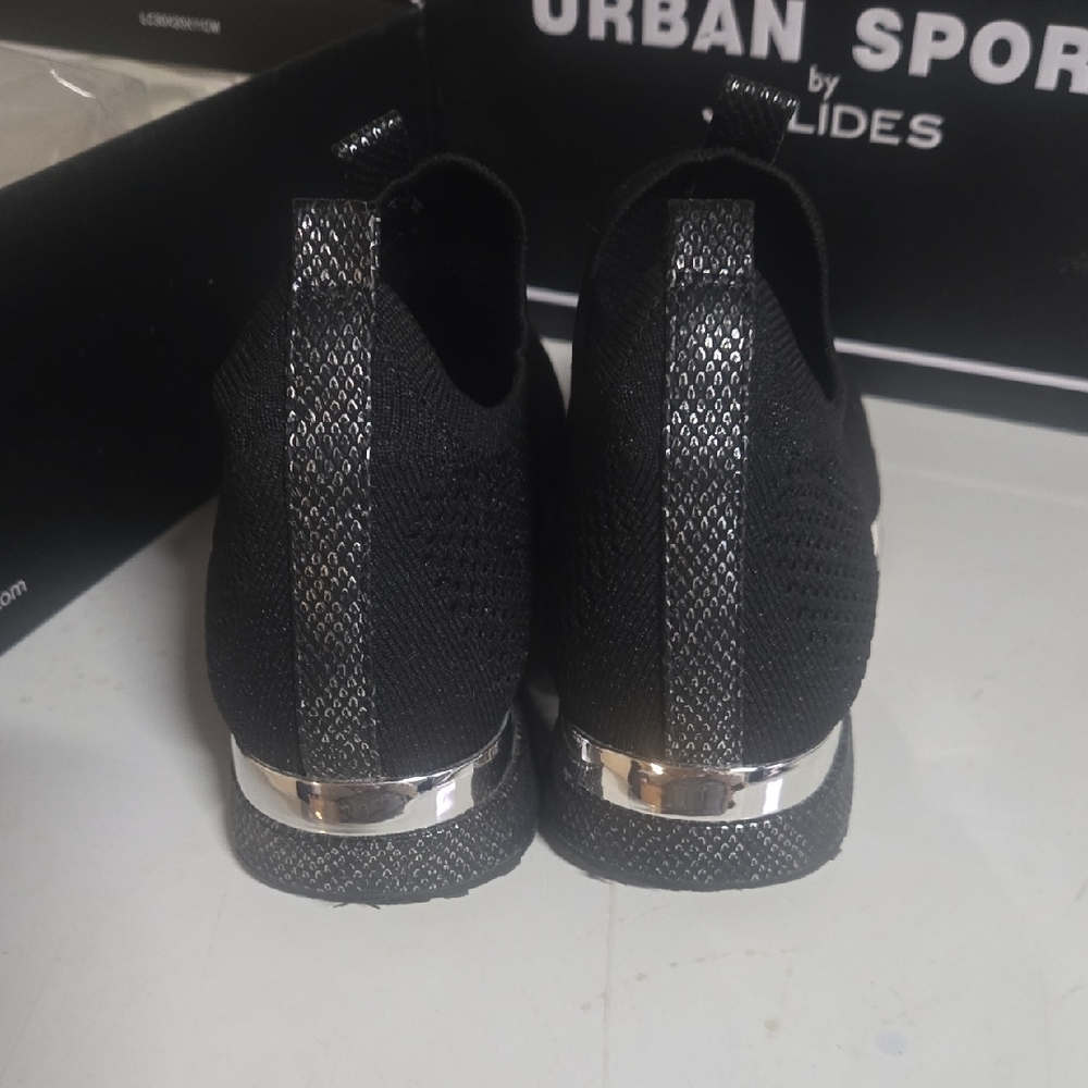 Sneaker - Picture 3 of 3